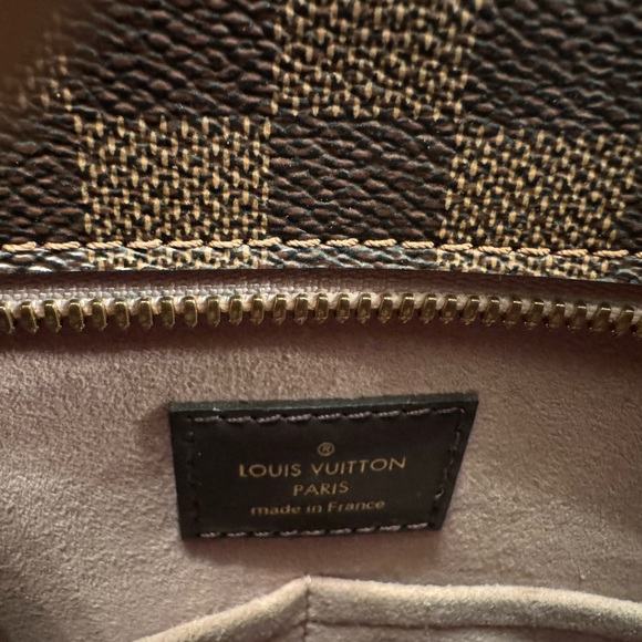 Louis Vuitton bag with matching wallet - Picture 6 of 11